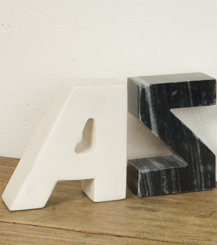 "Lettere A-Z Ferma-Libri" in marmo