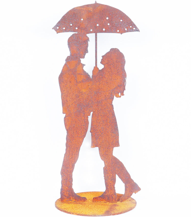 "Gli Innamorati sotto la Pioggia" in corten