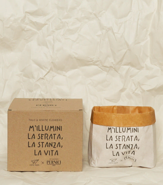 Candela Profumata "M'ILLUMINI LA SERATA, LA STANZA, LA VITA" alla fragranza "Talco e Fiori Bianchi"