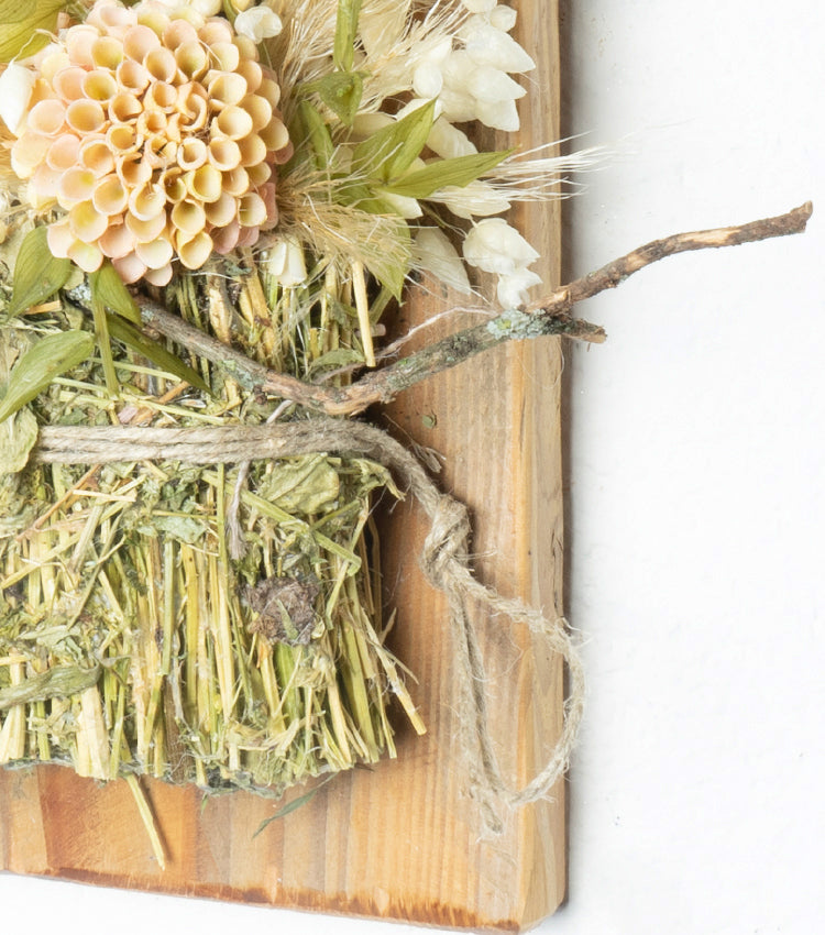 "Il Bouquet sul Quadretto" in legno con fiori essiccati e stabilizzati, rami di legno e spago