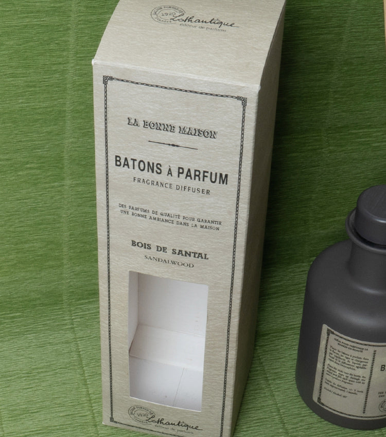 Fragranza d'Ambiente con Bastoncini in legno alla profumazione "Legno di Sandalo" da 200 ml