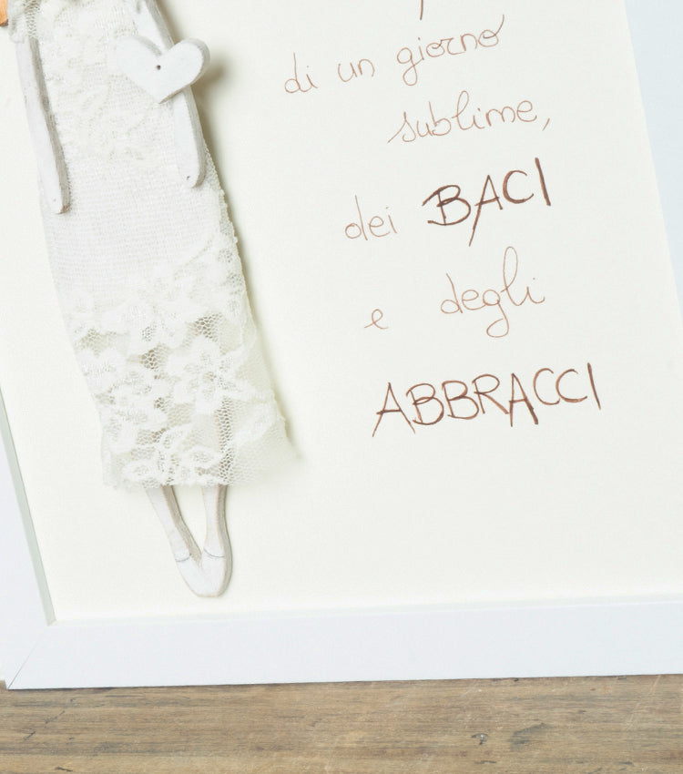 Cornice in legno con "l'Angelo delle Spose", un aforisma, pizzo e carta