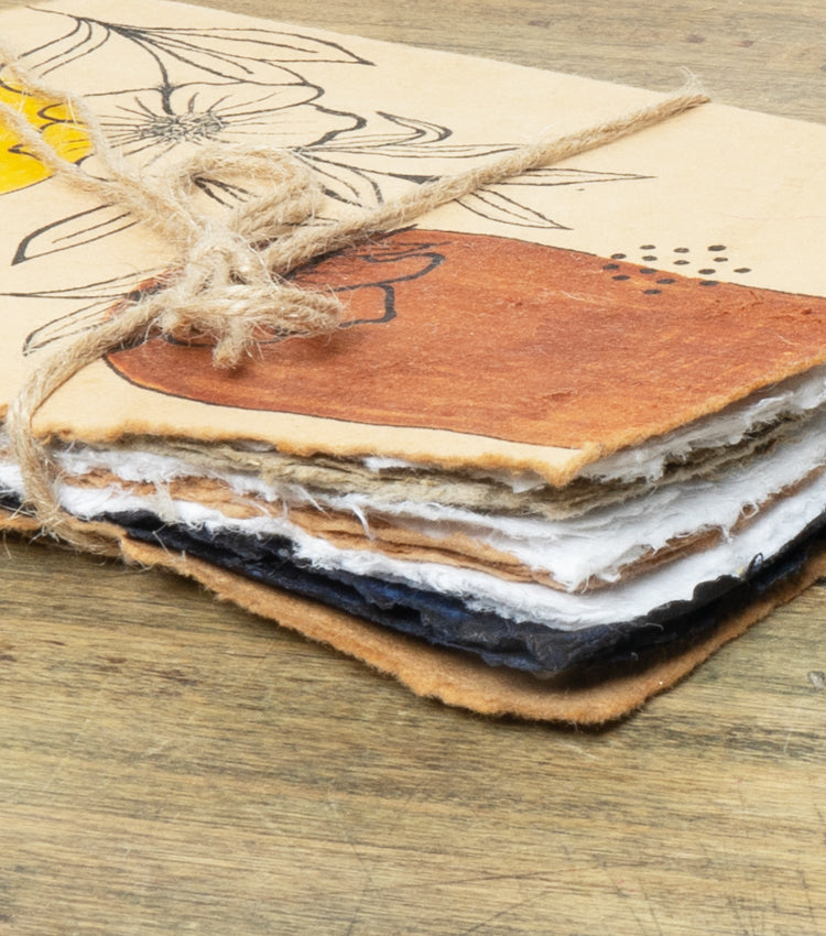 Quadernino in carta di lino con Fiori, Disegni e spago