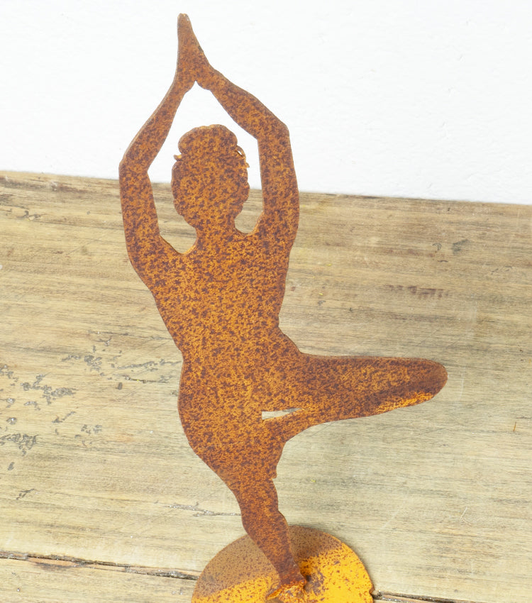 Posizione Yoga "L'Albero" in corten