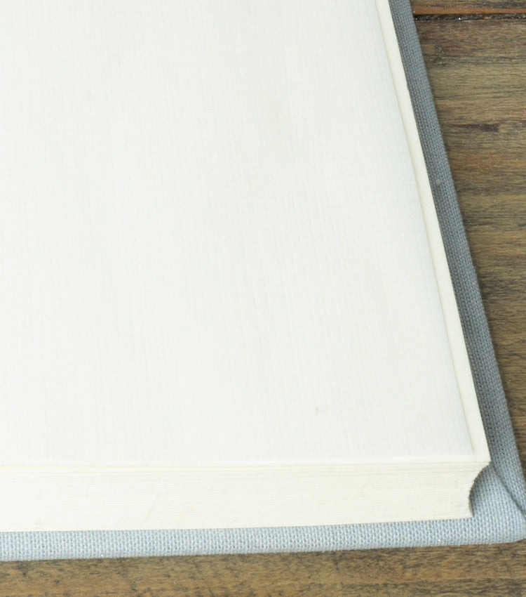 Album in cotone grande con una Ghirlanda di fiori essiccati e stabilizzati e spago