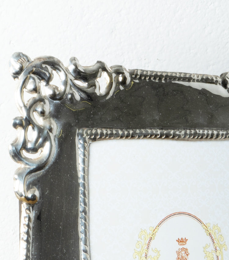 Cornice porta-foto con i bordi decorati in argento, vetro e legno