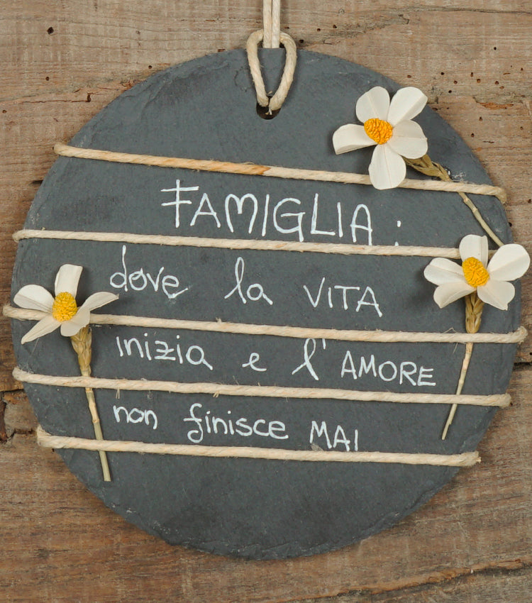 Quadretto in ardesia "FAMIGLIA: dove la VITA inizia e l'AMORE non finisce MAI" con Margherite in legno e Spighe di Grano essiccate