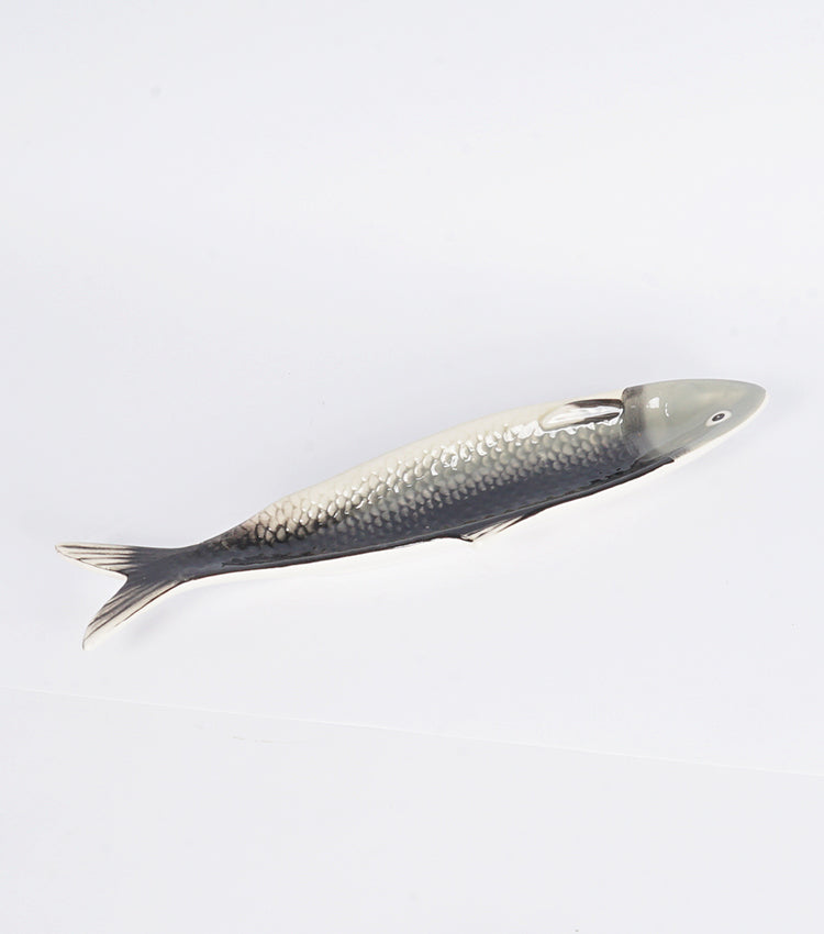 Piattino a forma di una Sardina nera in ceramica