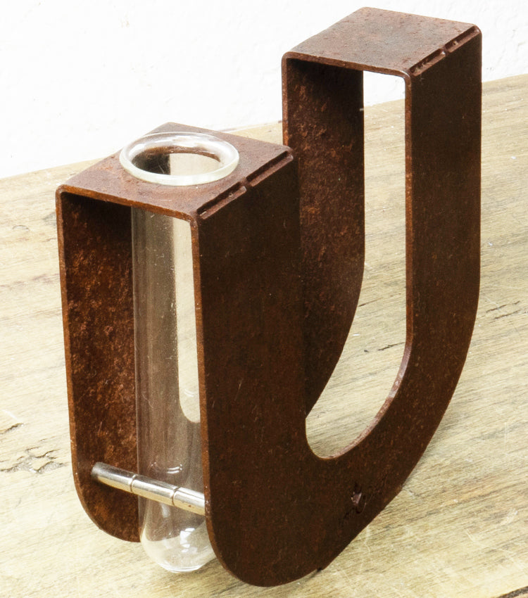 "Lettera U Porta-Fiori/Essenze" in corten piccola