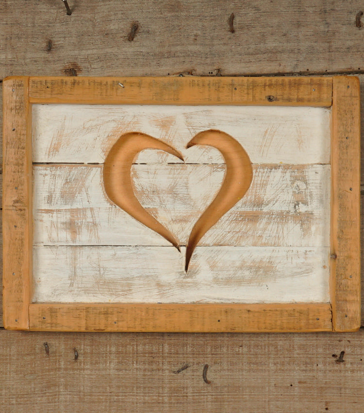 Cornice in legno con un Cuore Stilizzato