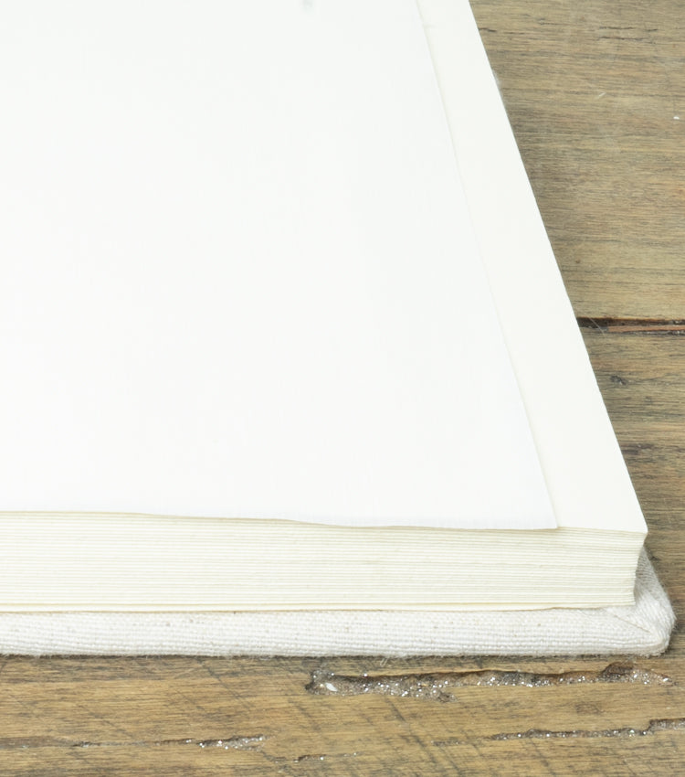 Album in cotone piccolo con una Ghirlanda di fiori essiccati e stabilizzati e corda