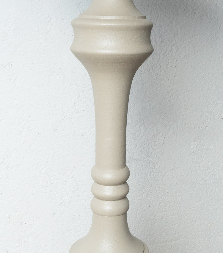 "Piedistallo Porta-Candele" in metallo beige