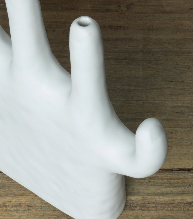 "Vaso con le Dita Alzate" in ceramica