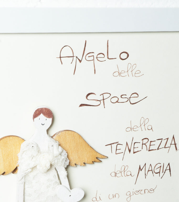Cornice in legno con "l'Angelo delle Spose", un aforisma, pizzo e carta