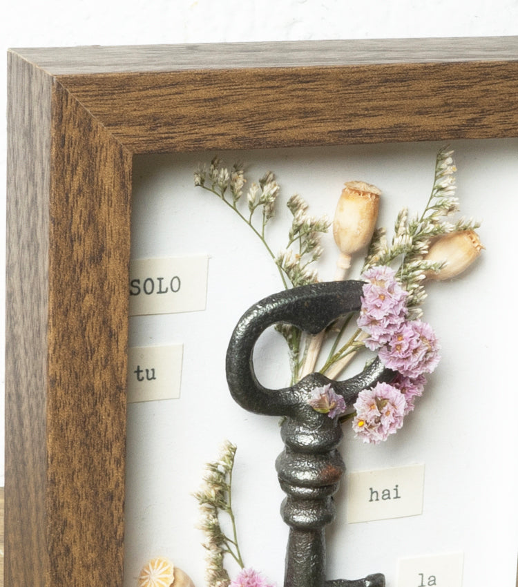 Cornice in legno piccola "SOLO tu hai la chiave" con una Chiave in metallo e fiori essiccati