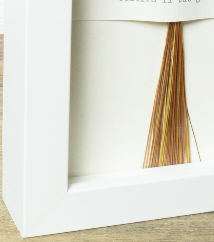 Cornice in legno "coltiva il tuo giardino" con un Bouquet di fiori essiccati e carta