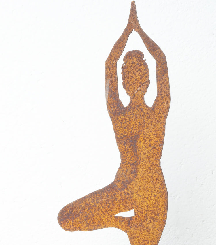 Posizione Yoga "L'Albero" in corten