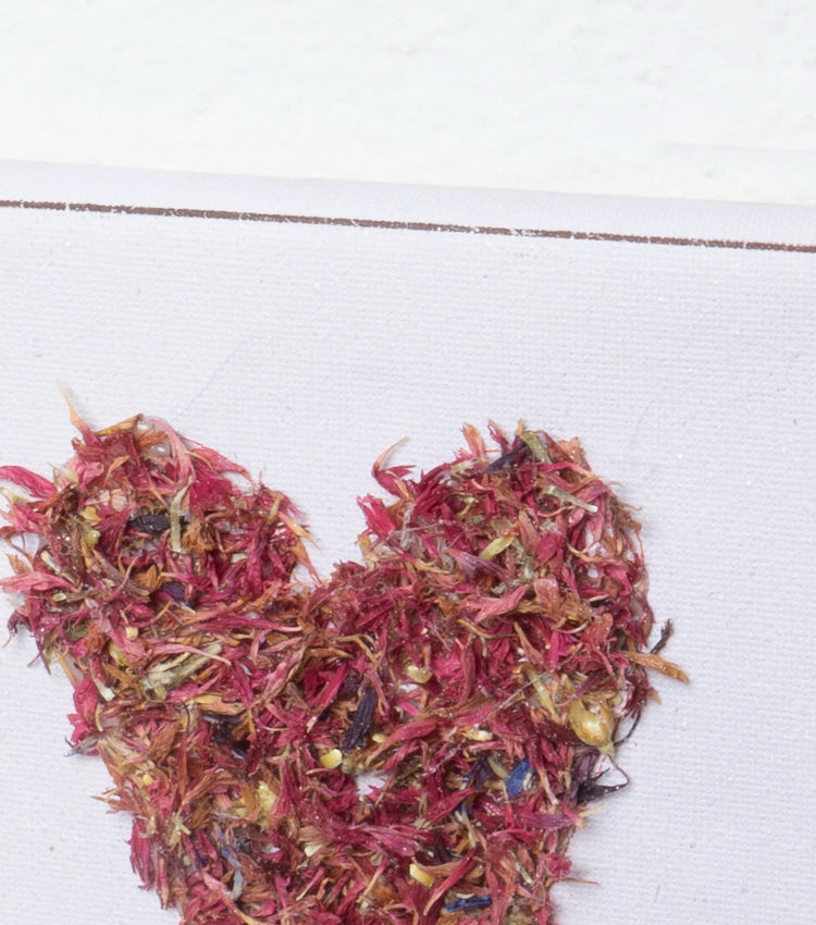 Quadro in tela con un Cuore di fiori essiccati