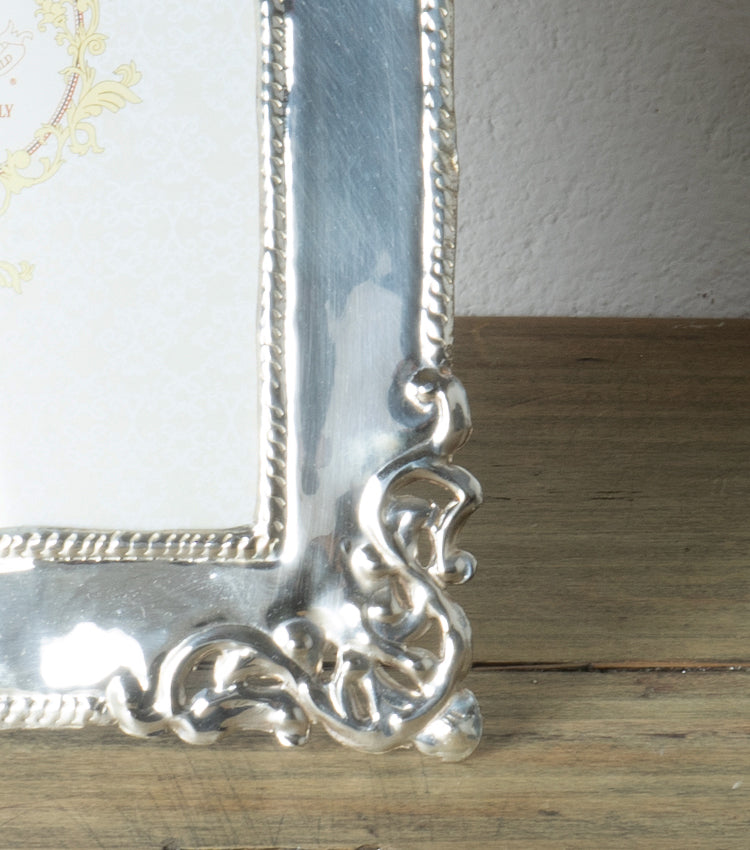 Cornice porta-foto con i bordi decorati in argento, vetro e legno