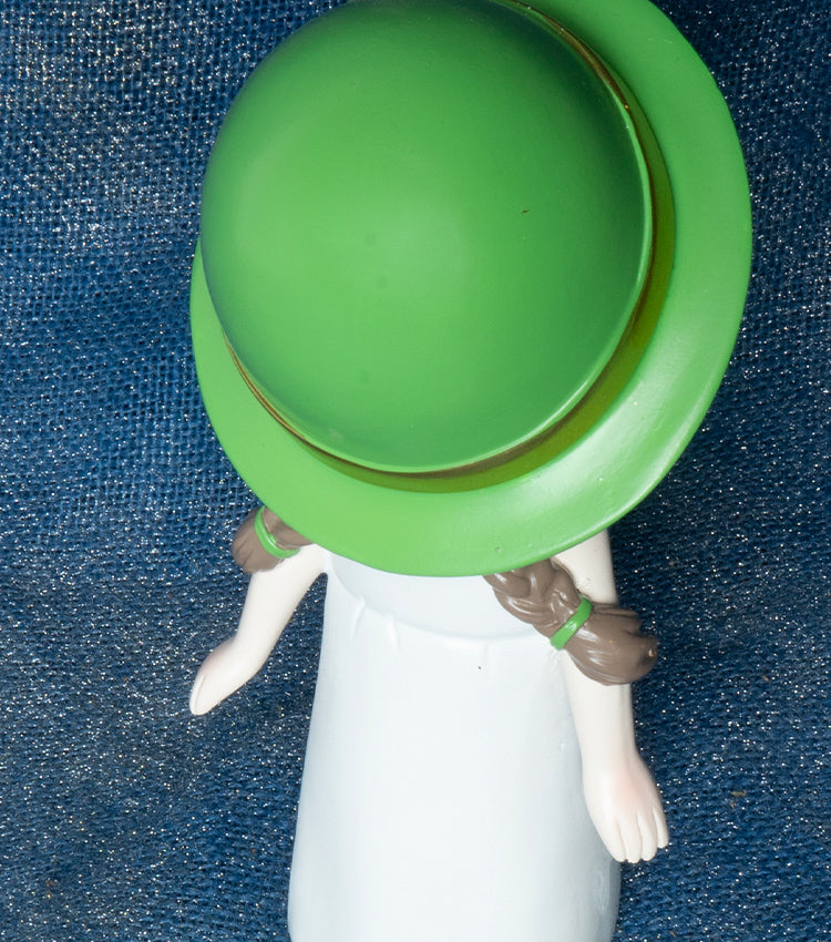 "Bambina con una Margherita" in resina