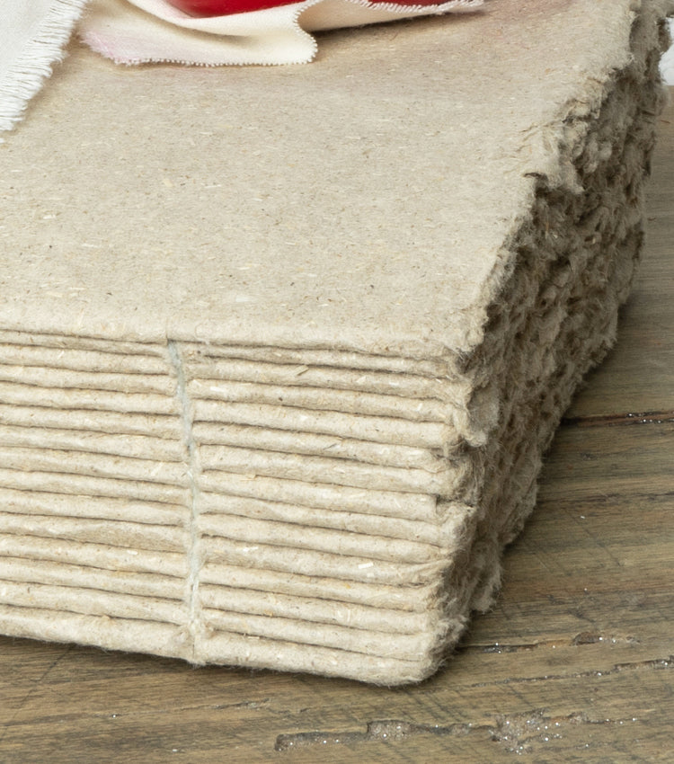 Album "i nostri ricordi" in carta di lino grande con un Cuore in metallo, cotone e spago