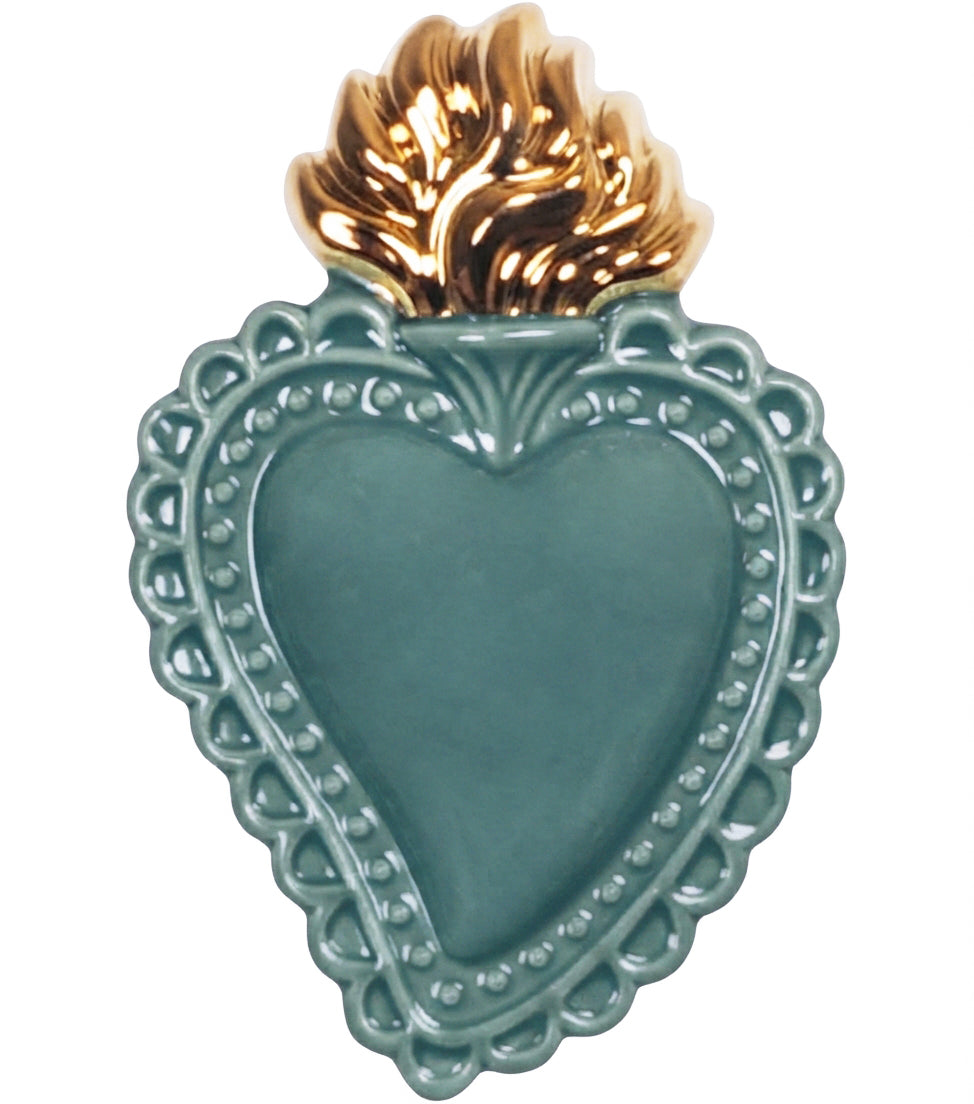 Cuore "Ex Voto" color "Verde Eucalipto" con la Fiamma Laccata oro in ceramica