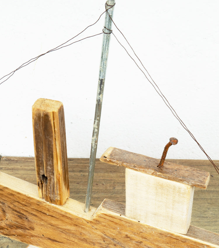 Nave in legno e metallo