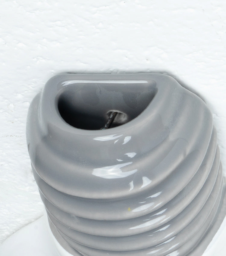 Porta-fiori a forma di lampadina bianca in ceramica