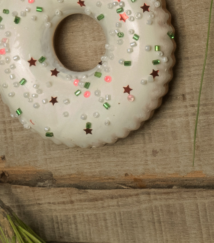 "Donut Natalizia Glassata Bianca" in vetro e metallo