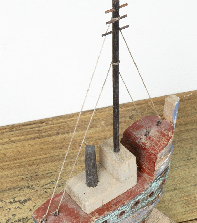 Caravella in legno e metallo