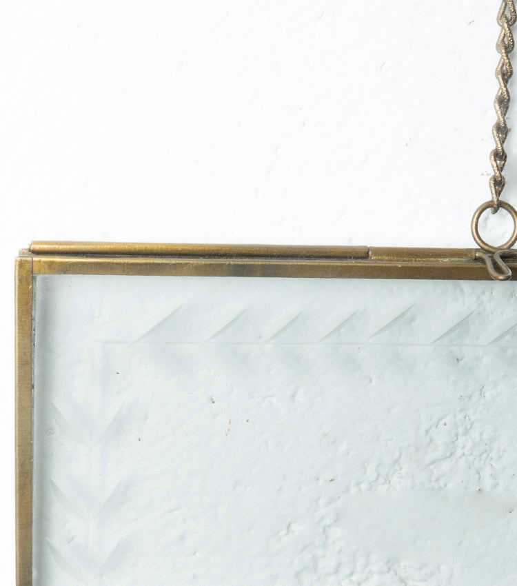 Cornice Verticale con Disegni in ottone e vetro grande