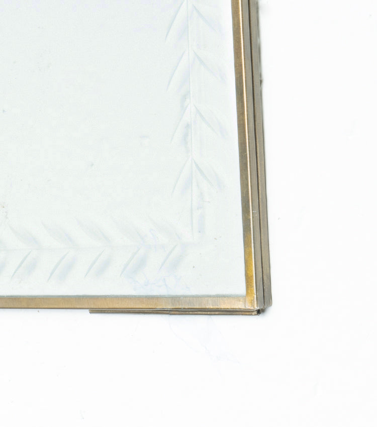 Cornice Verticale con Disegni in ottone e vetro grande