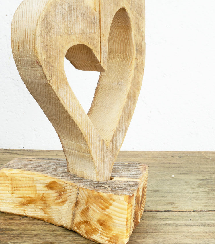 Cuore stilizzato con base in legno