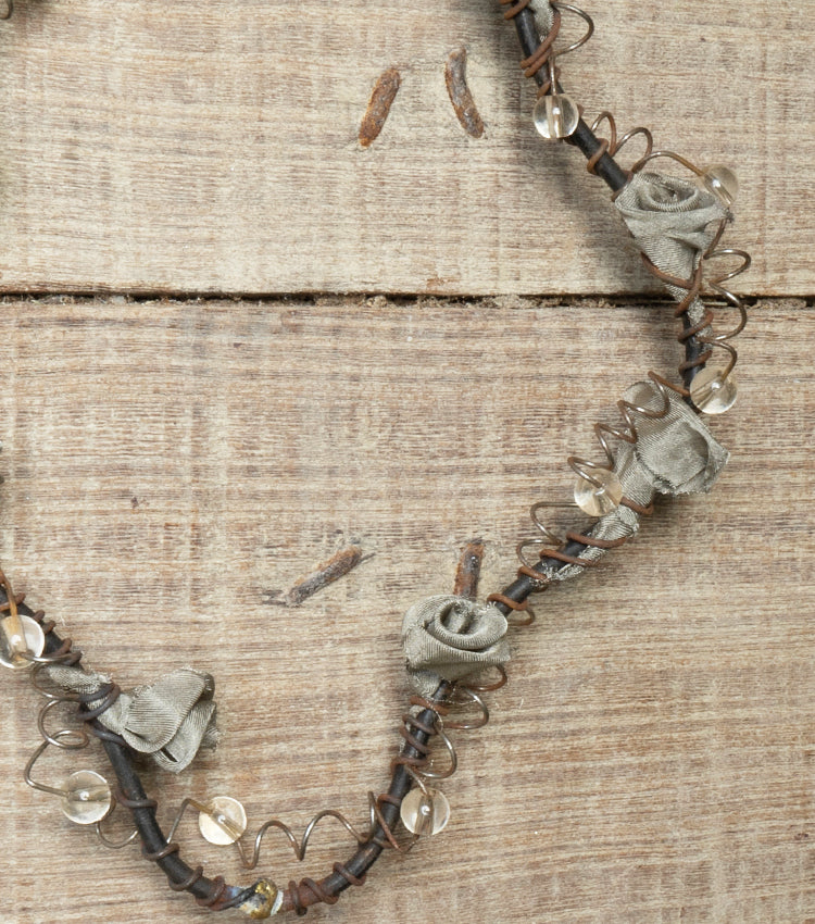 Decorazione Natalizia in metallo con Roselline e Perline