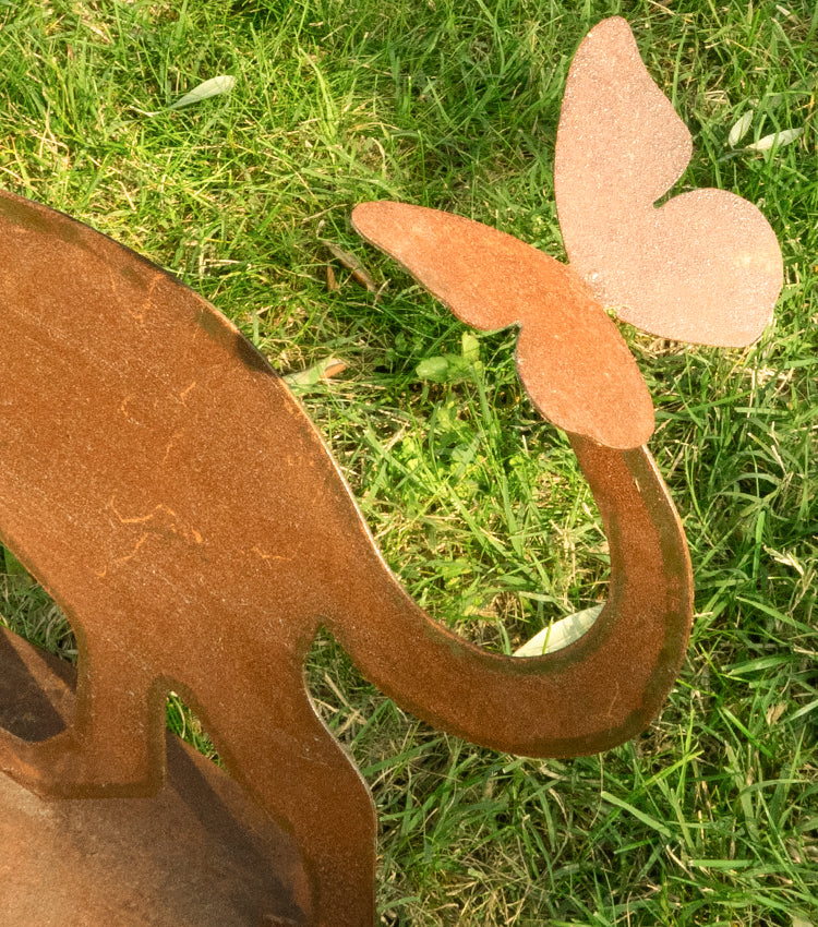 Gatto con una Farfalla sulla Coda in corten