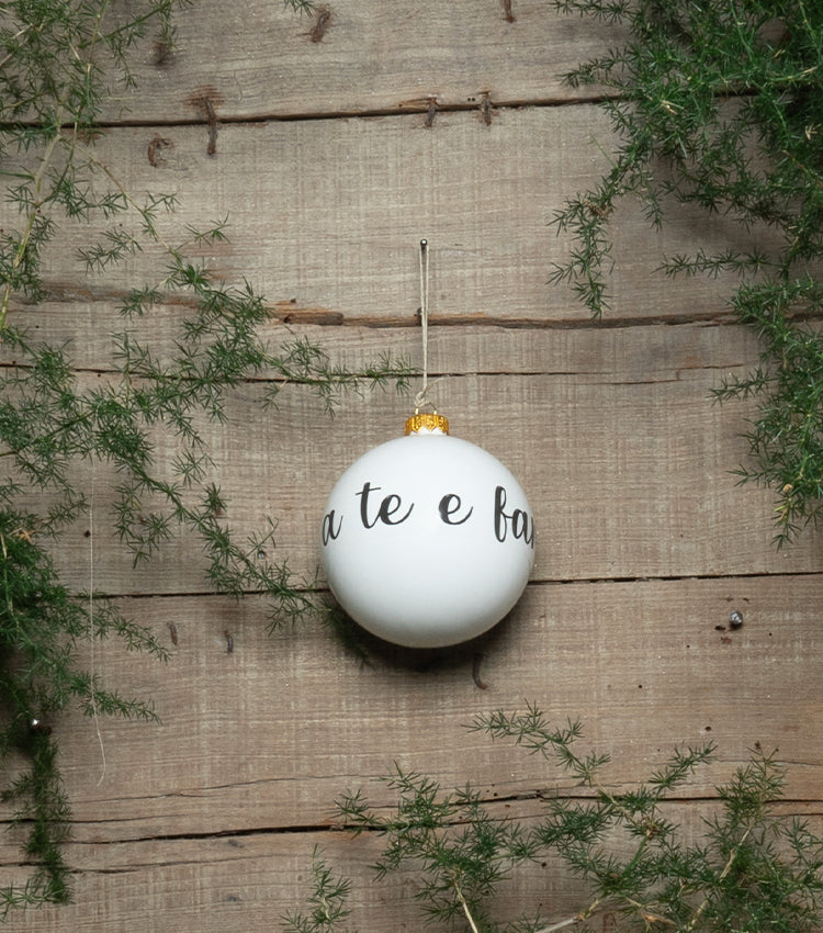Sfera Natalizia "a te e famiglia" in ceramica
