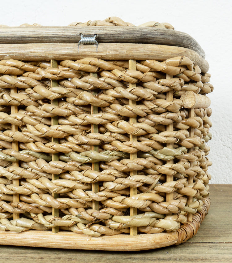 Cesto con coperchio in vimini e legno piccolo