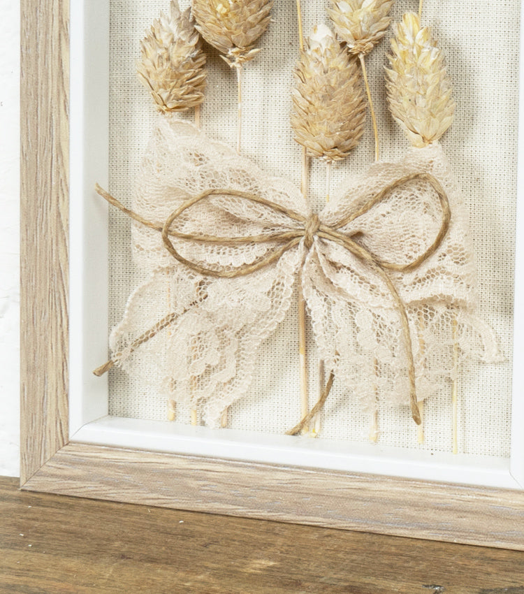 Cornice in legno con Phalaris essiccati e pizzo