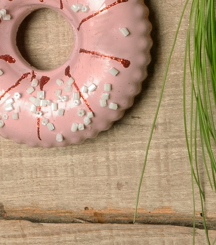 "Donut Natalizia Glassata Rosa" in vetro e metallo