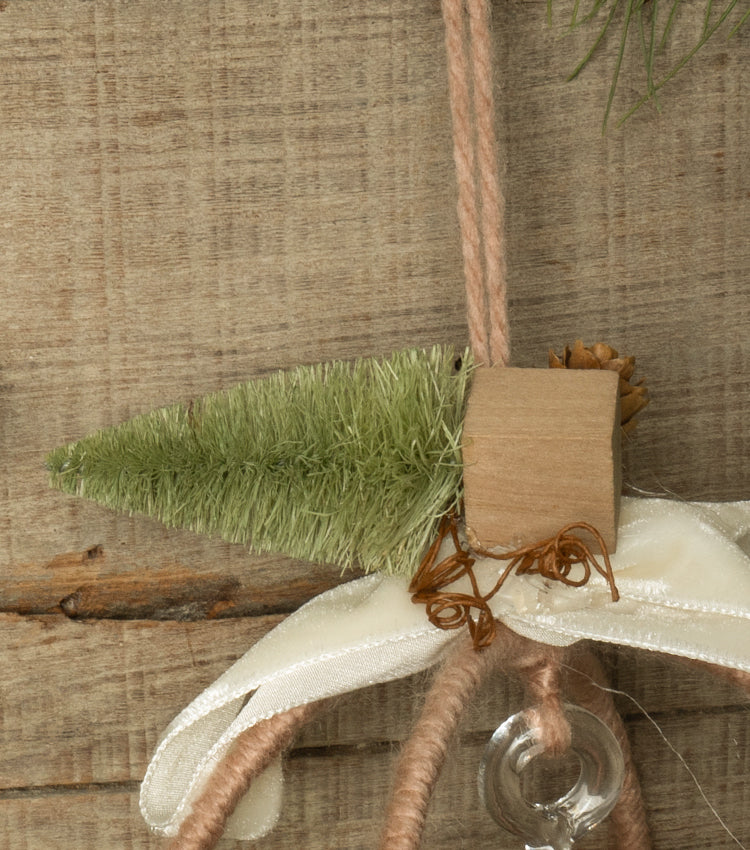 "Gli Alberelli nella Sfera Natalizia" in vetro con il Muschio stabilizzato, pigne, metallo, spago, cotone e fil di ferro