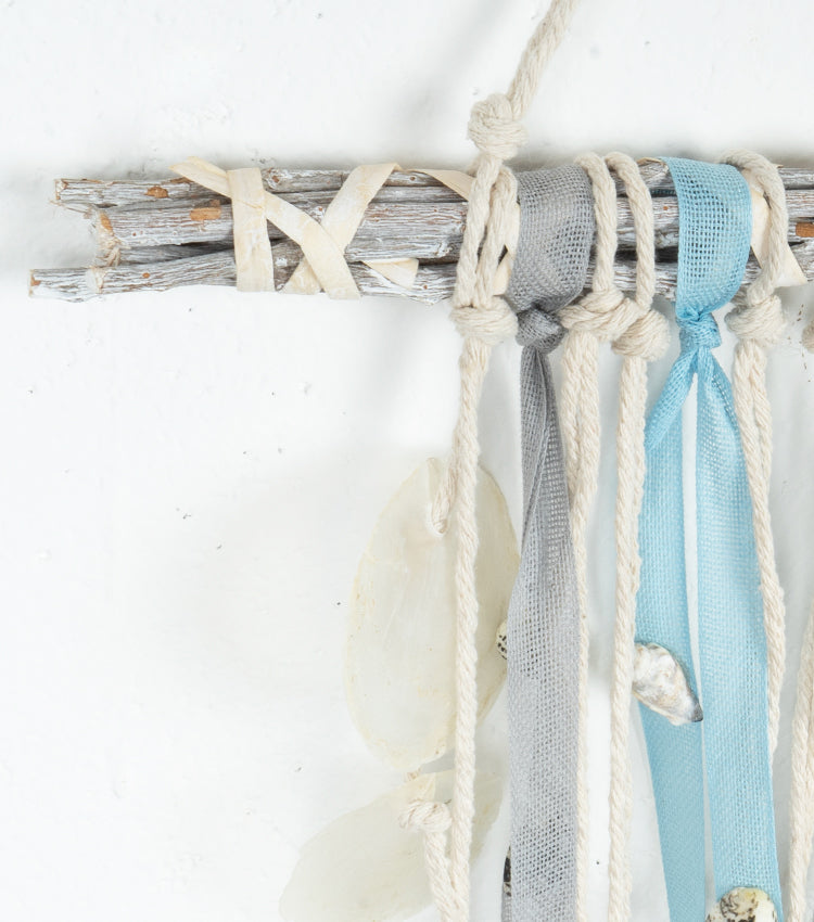 "Acchiappa-Sogni" in legno con madreperle, conchiglie, cotone e corda