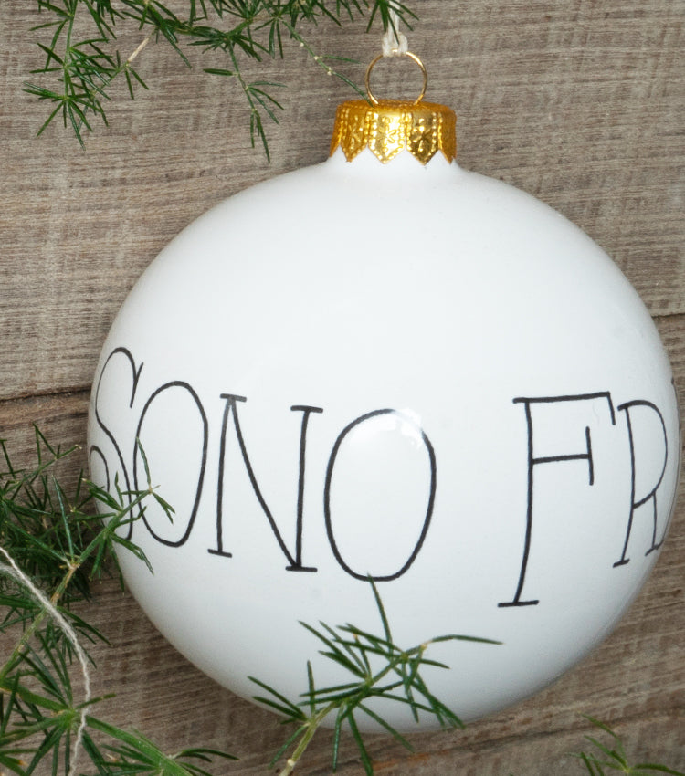 Sfera Natalizia "SONO FRAGILE" in ceramica