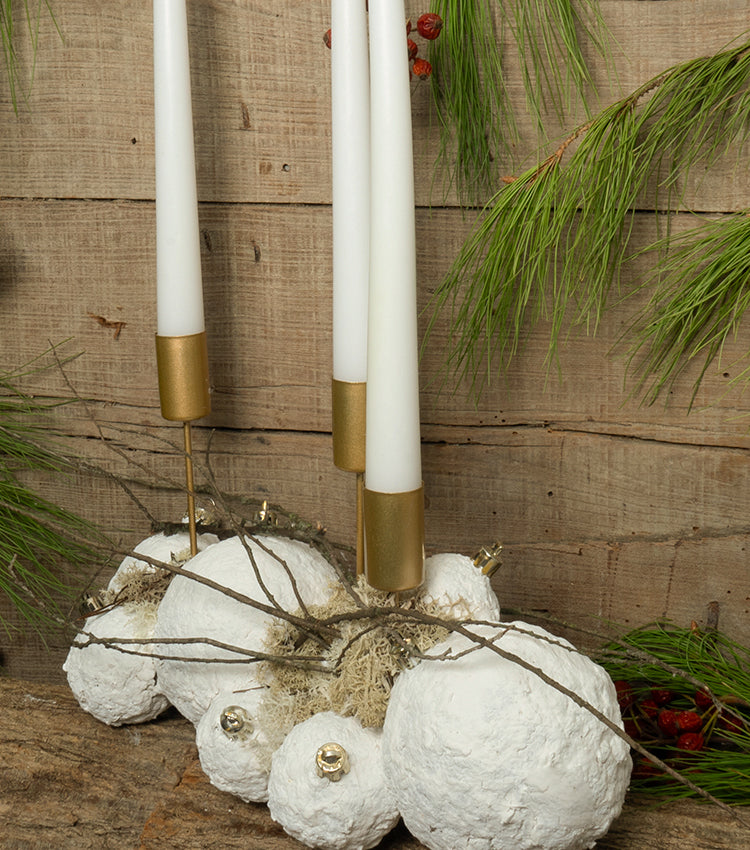 Porta-Candele Natalizio in metallo con Candele, Sfere in cartapesta e metallo, muschio stabilizzato e legno