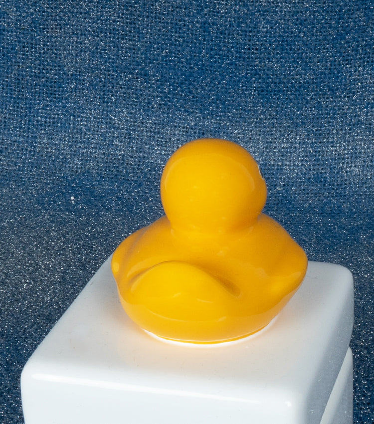 Scatolina con una paperella in ceramica