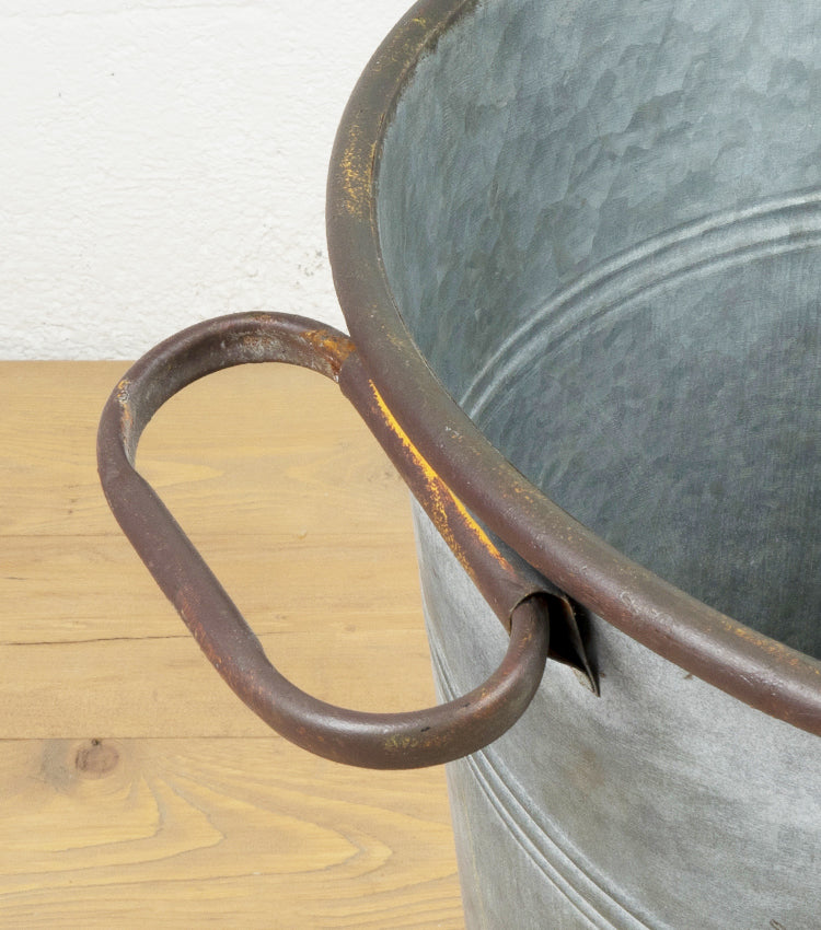 Secchio in latta e ferro alto