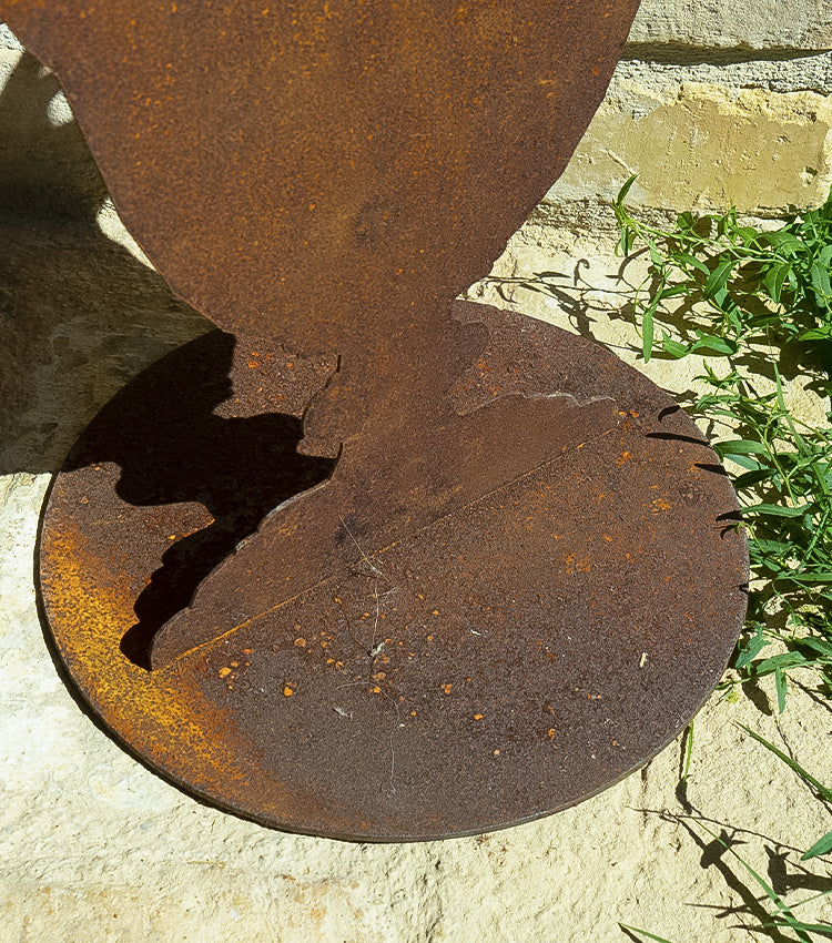 Anfora con fiori in corten