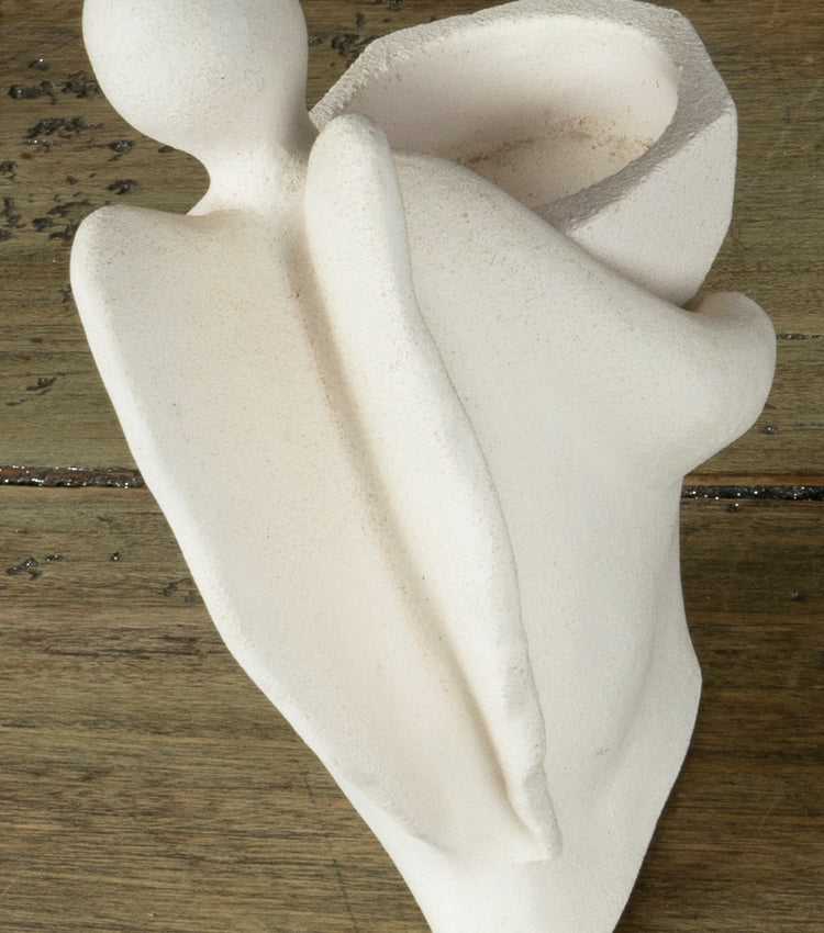 Angioletto porta-candela in argilla refrattaria