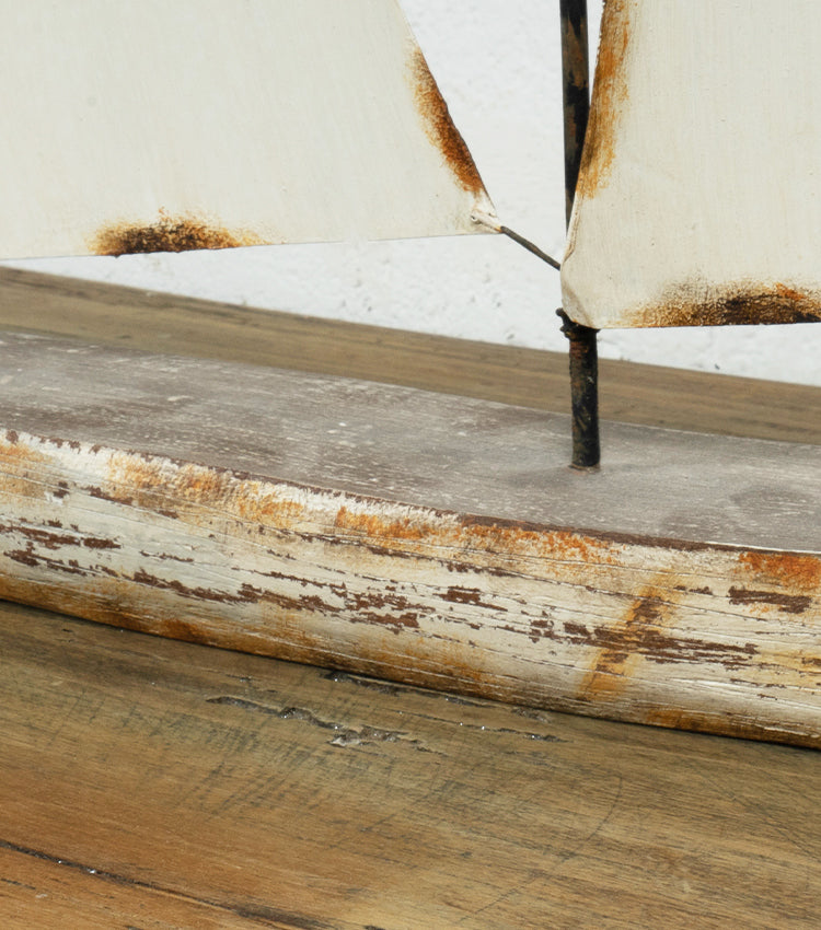 Barchetta in legno e metallo