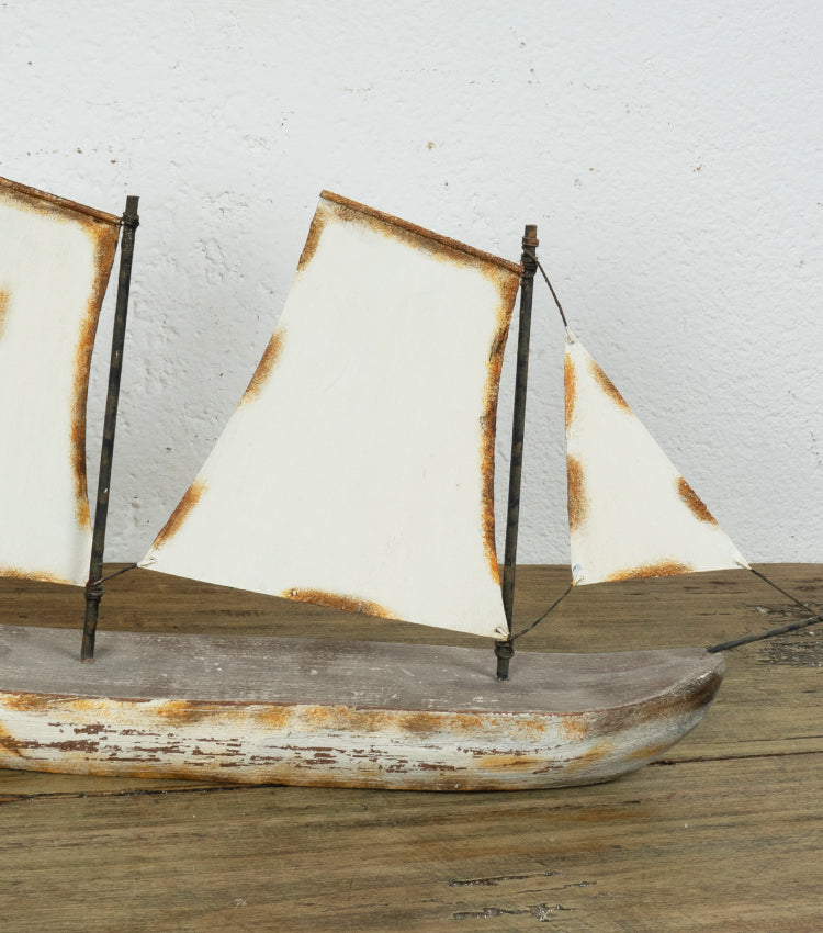 Barchetta in legno e metallo