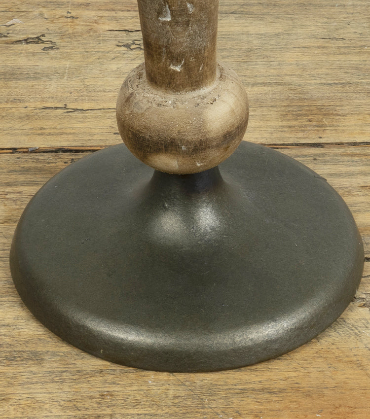 Candelabro in legno e metallo con perline